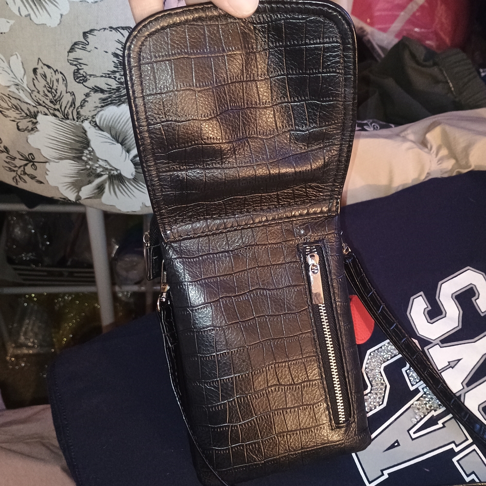 Befen Black Leather Croc Embossed Crossbody Bag - Picture 5 of 15